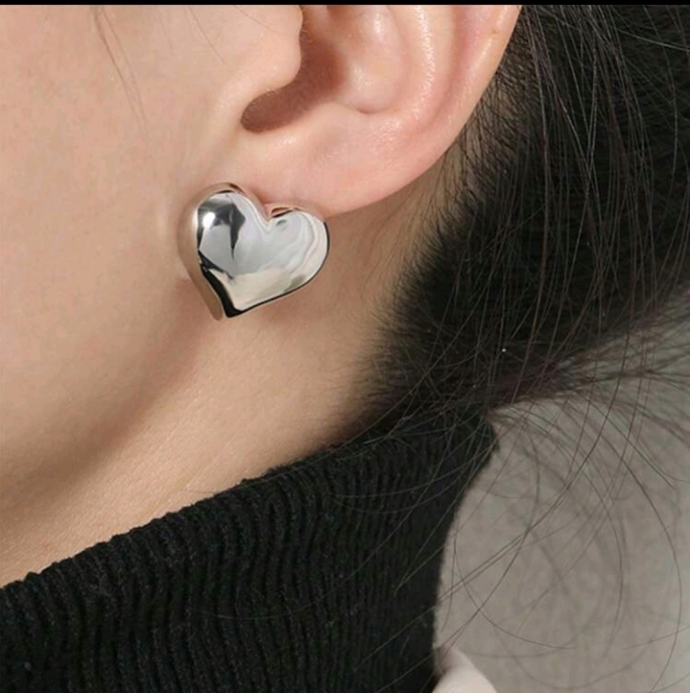 NEW! 925 Sterling Silver Petite Heart Stud Earrings